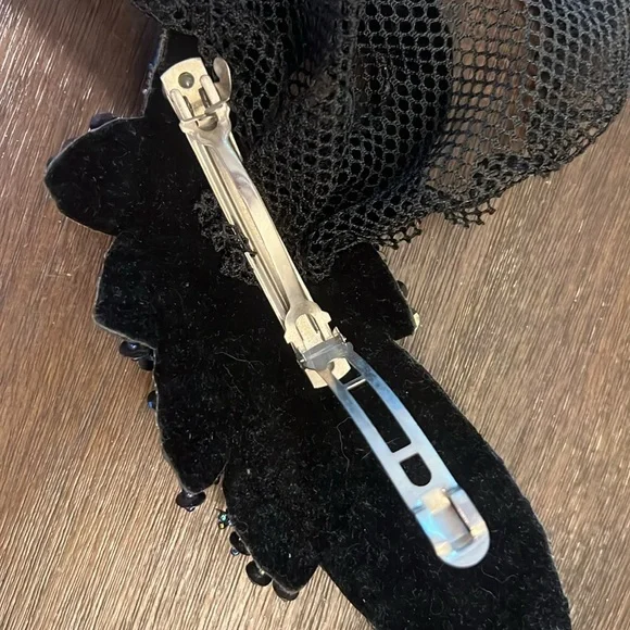 2 for $10. Vintage style hair clip in - Picture 5 of 6